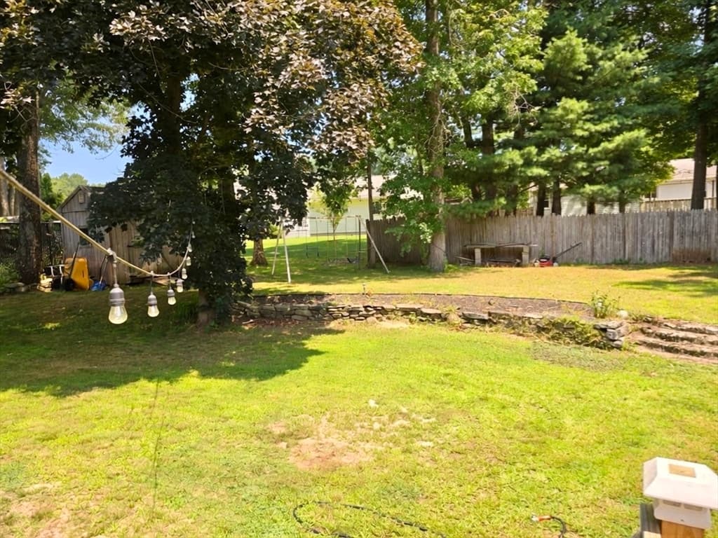 9 Maid Marion St, Oxford MA 01540 photo 31