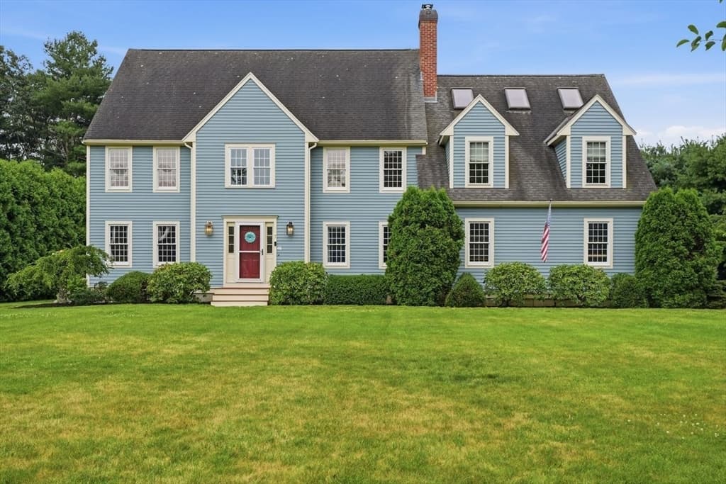 7 Rising Sun Ln, West Bridgewater MA 02379
