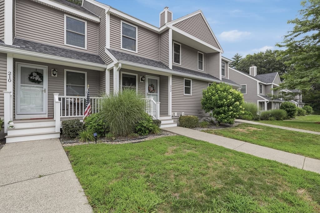 212 Bayberry Hill Lane # 212, Leominster MA 01453