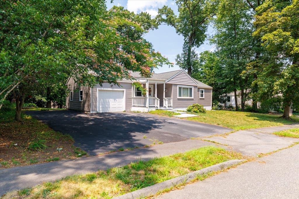 13 Curley Dr, Hudson MA 01749