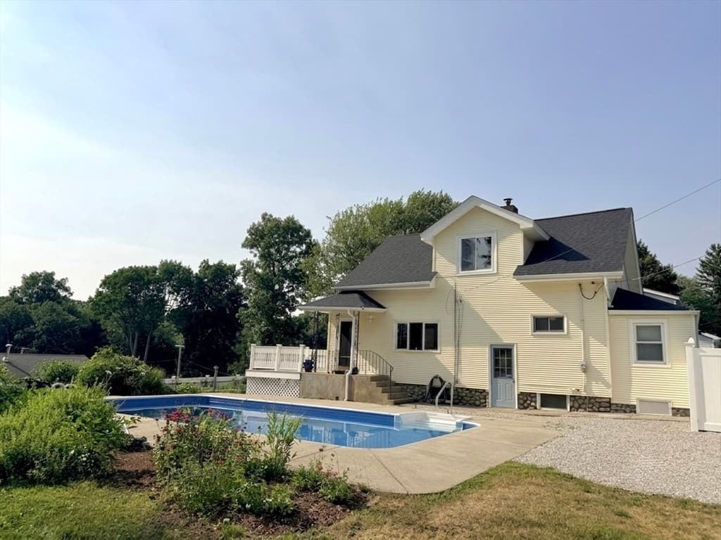 22 Pelican Ave, Worcester MA 01605 photo 6