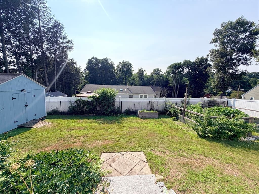 22 Pelican Ave, Worcester MA 01605 photo 11