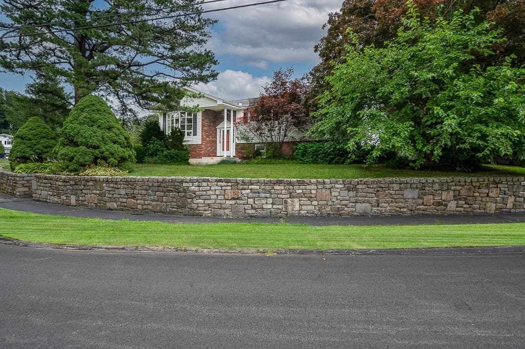 36 Roman Dr, Shrewsbury MA 01545 photo 2