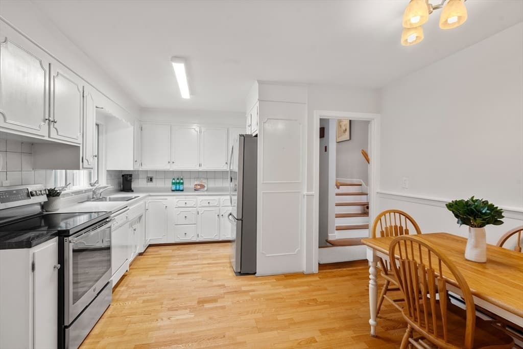 83 Bound Brook Rd, Newton MA 02461 photo 3
