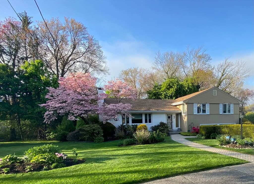 83 Bound Brook Rd, Newton MA 02461