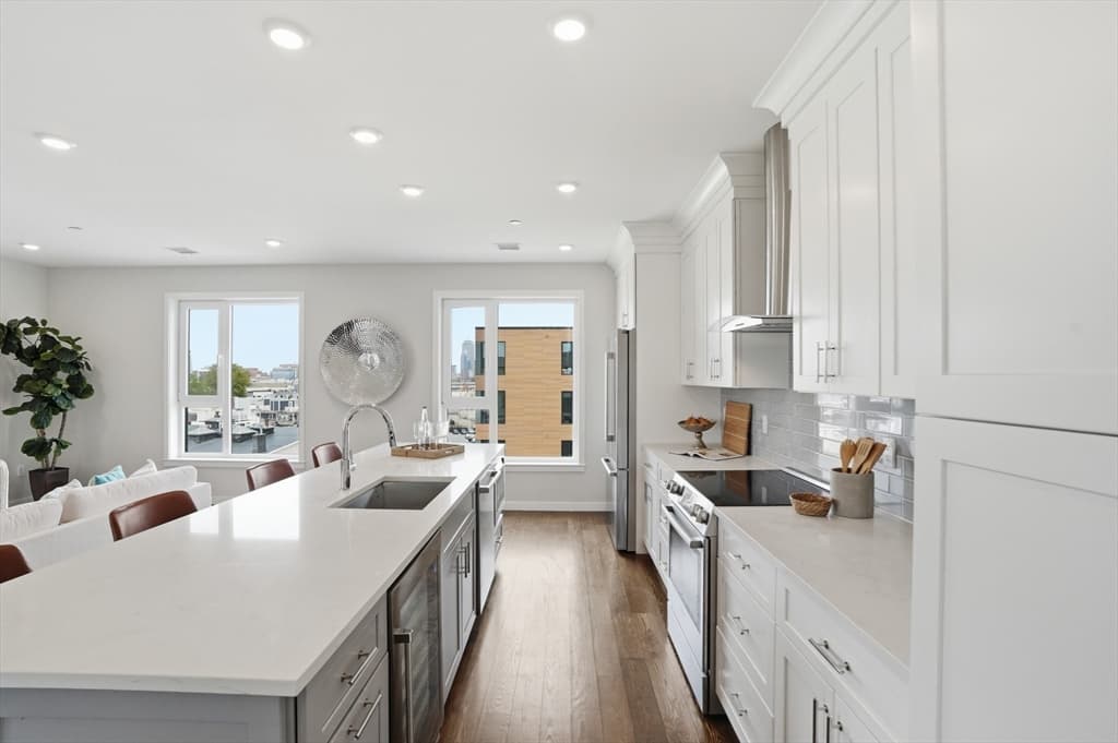 267 Old Colony # 501, Boston MA 02127 photo 6