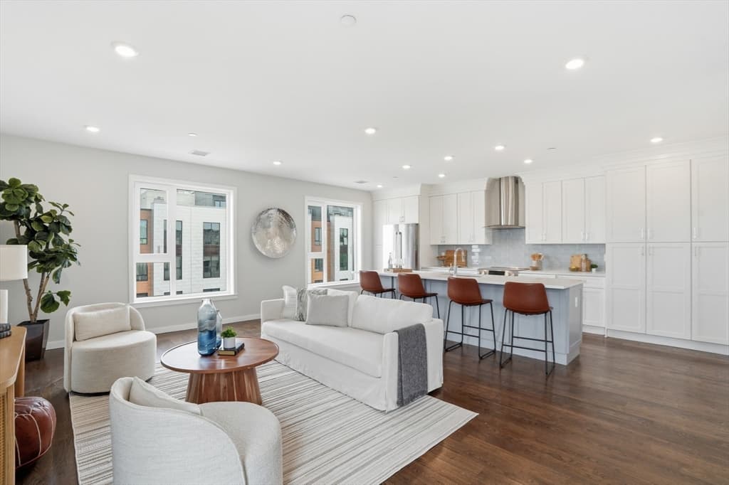 267 Old Colony # 501, Boston MA 02127