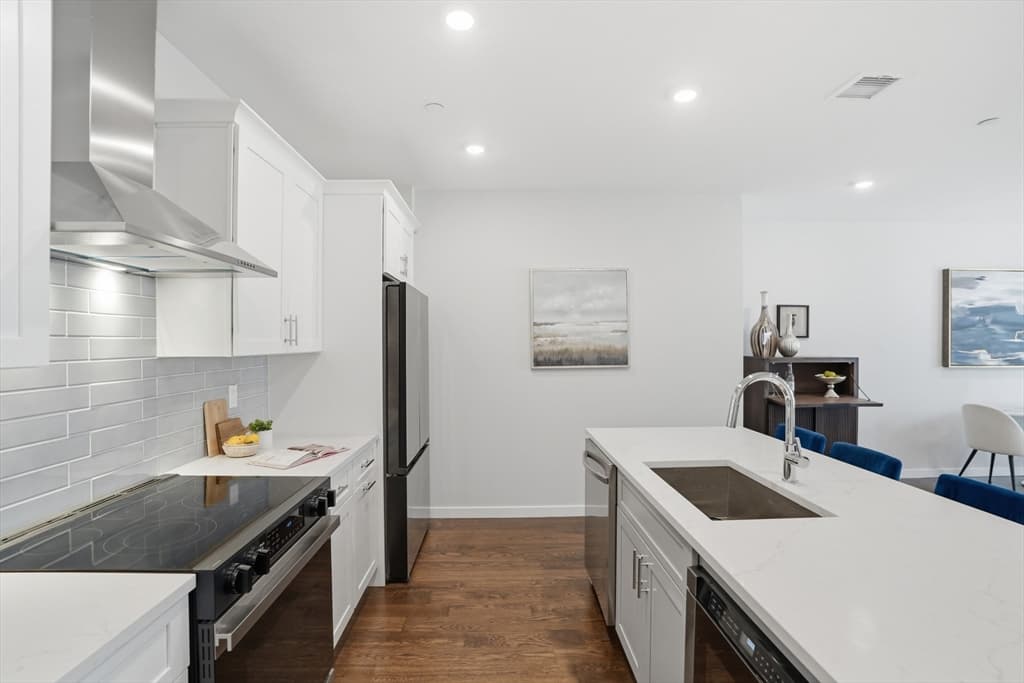 267 Old Colony # 511, Boston MA 02127 photo 3