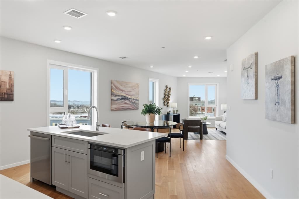 Condominium at 267 Old Colony # 606, Boston MA 02127, Boston, photo 3 of 36