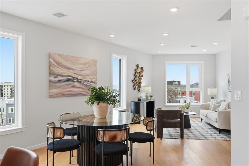 Condominium at 267 Old Colony # 606, Boston MA 02127, Boston, photo 5 of 36