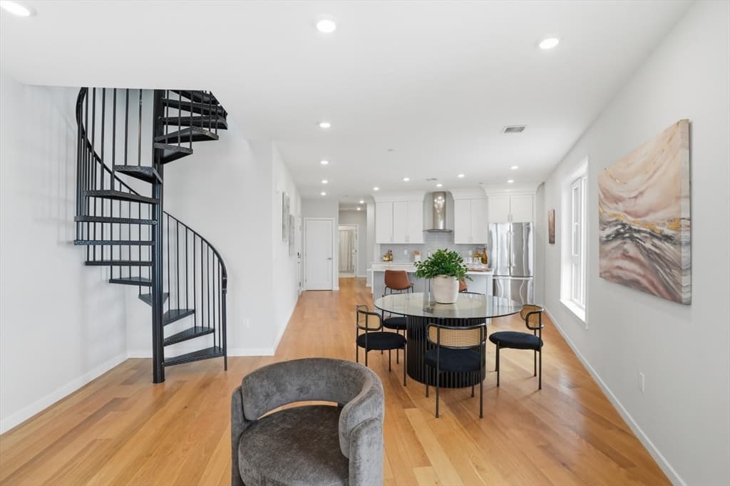 Condominium at 267 Old Colony # 606, Boston MA 02127, Boston, photo 9 of 36