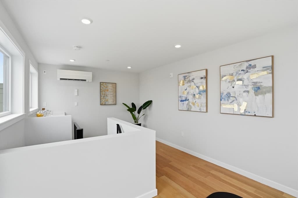 Condominium at 267 Old Colony # 606, Boston MA 02127, Boston, photo 14 of 36