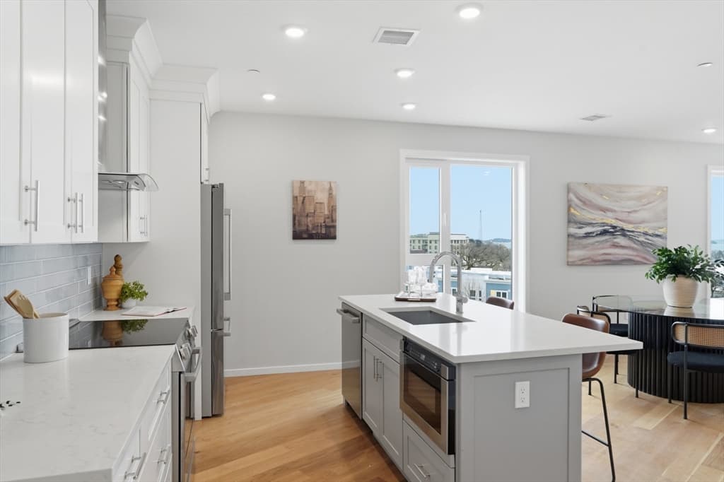 Condominium at 267 Old Colony # 606, Boston MA 02127, Boston, photo 4 of 36