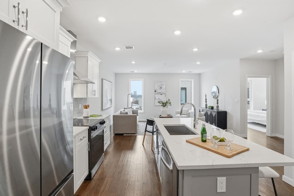 267 Old Colony # 602, Boston MA 02127 photo 3