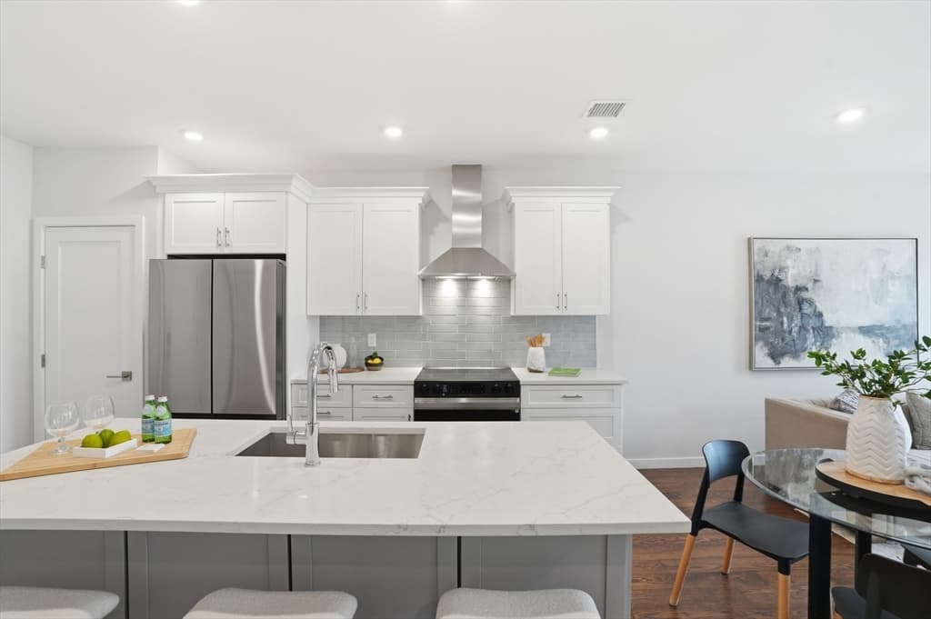267 Old Colony # 602, Boston MA 02127