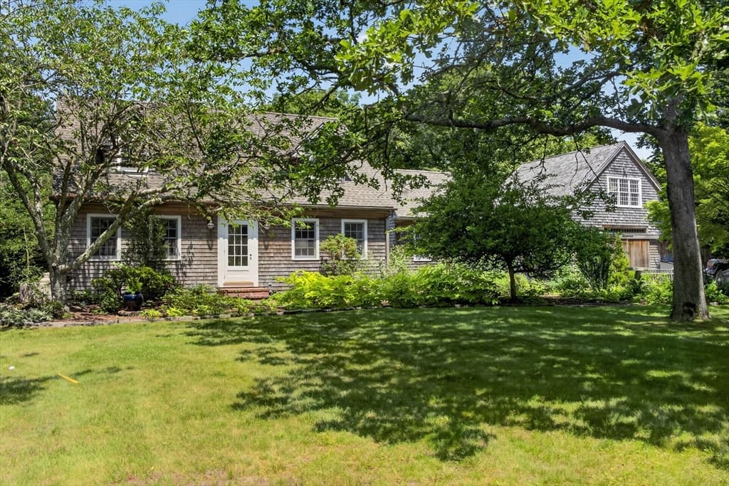 205 Meetinghouse Way, Edgartown MA 02539