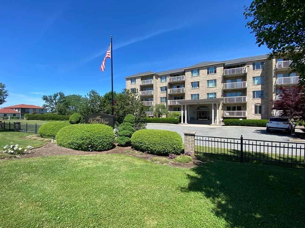 915 Hathaway Road # 406, New Bedford MA 02740