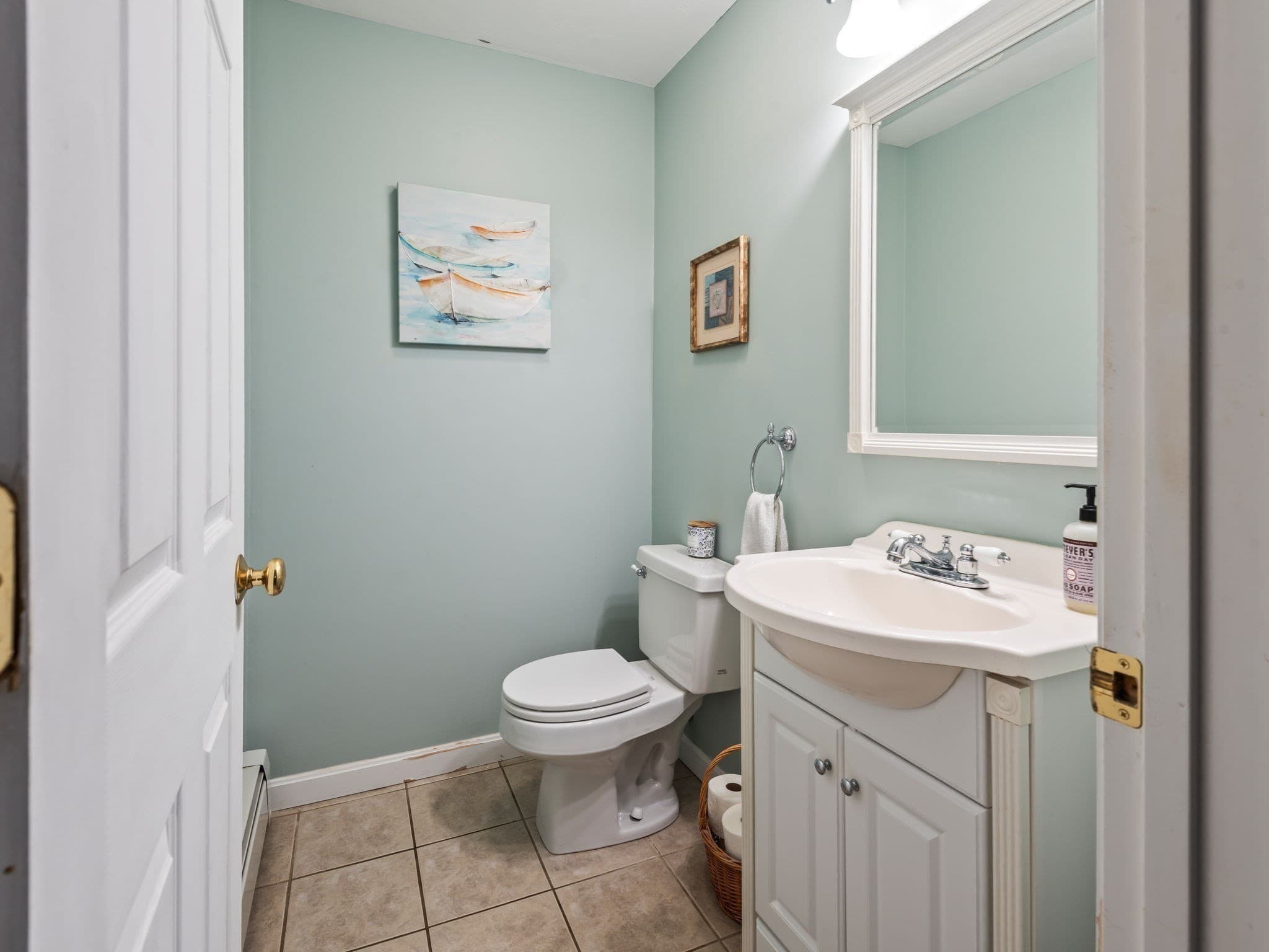 Single Family Residence at 4 Commonwealth Ave, Auburn MA 01501, Auburn, photo 13 of 40