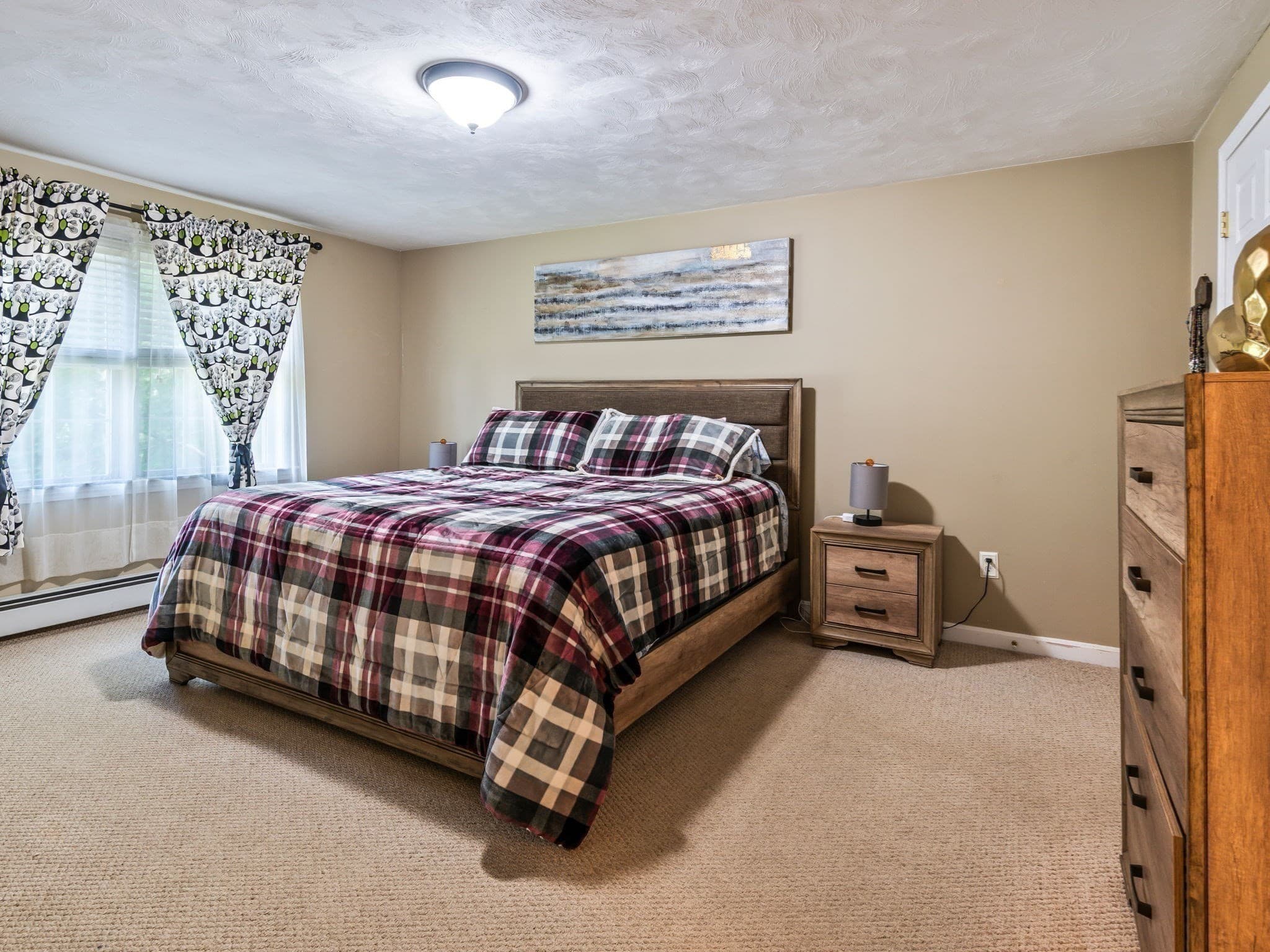 Single Family Residence at 4 Commonwealth Ave, Auburn MA 01501, Auburn, photo 32 of 40