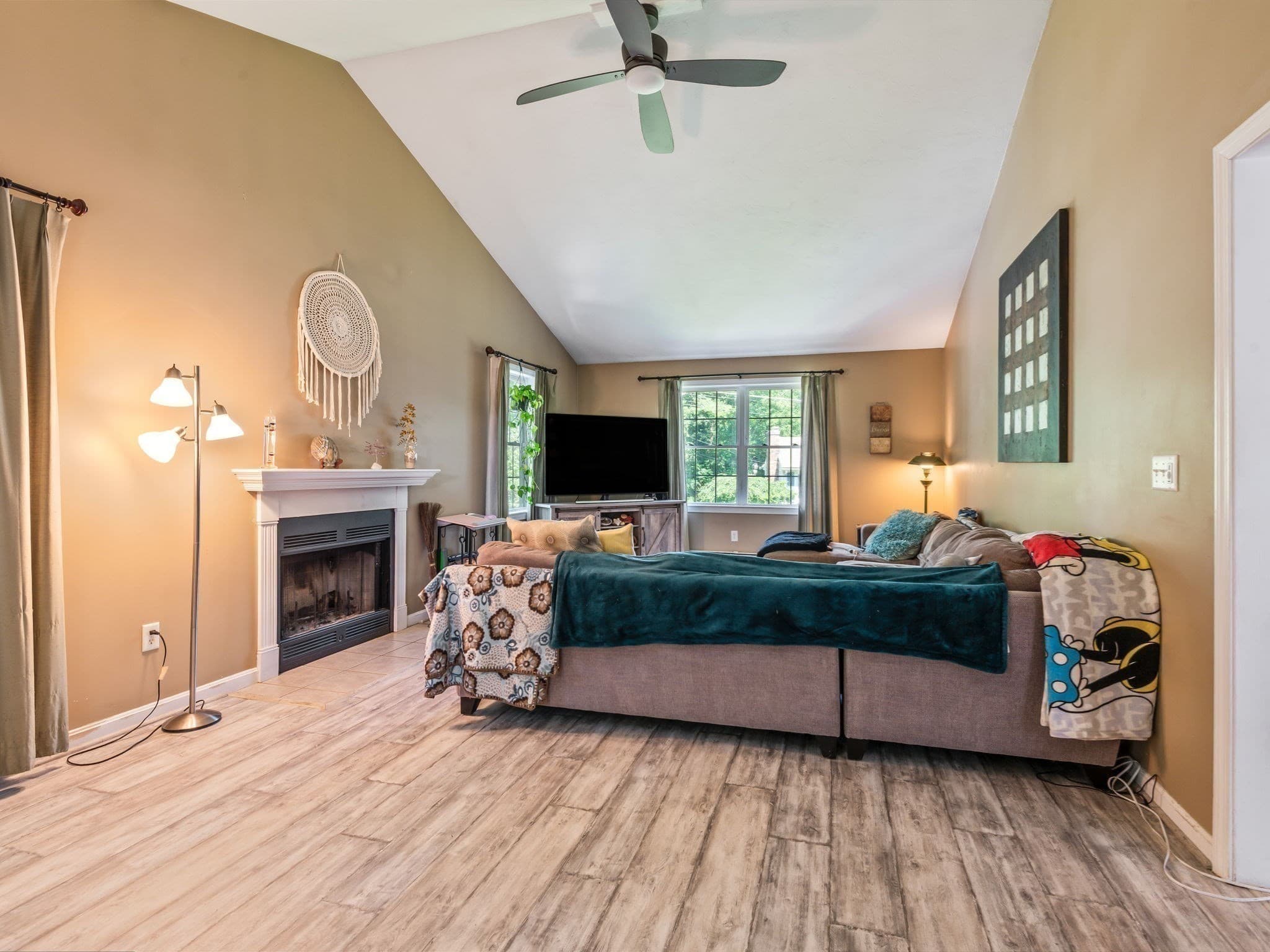Single Family Residence at 4 Commonwealth Ave, Auburn MA 01501, Auburn, photo 18 of 40