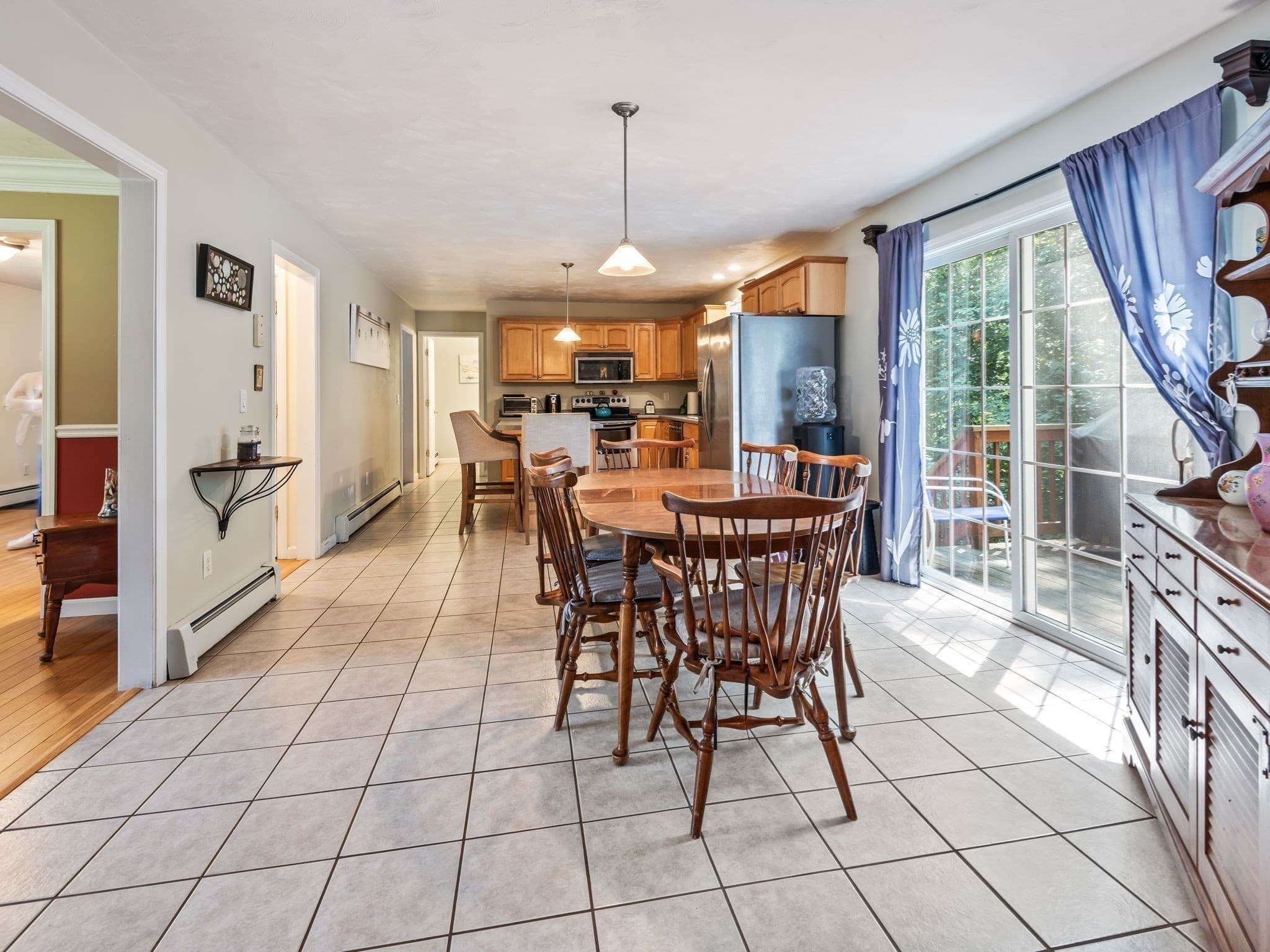 Single Family Residence at 4 Commonwealth Ave, Auburn MA 01501, Auburn, photo 11 of 40