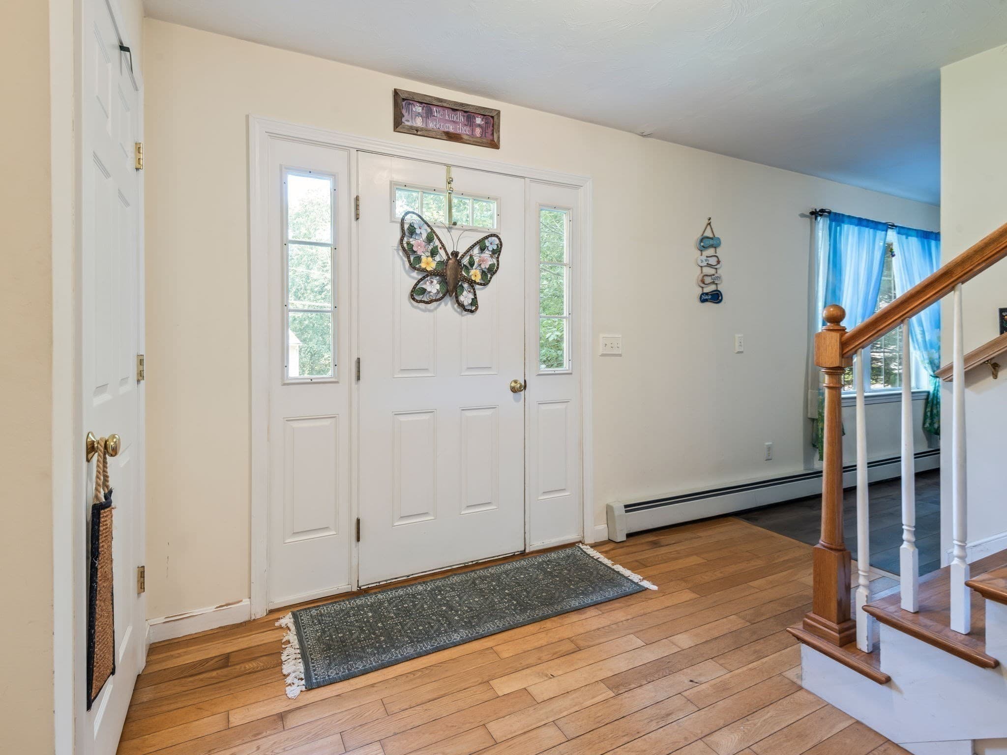 Single Family Residence at 4 Commonwealth Ave, Auburn MA 01501, Auburn, photo 4 of 40