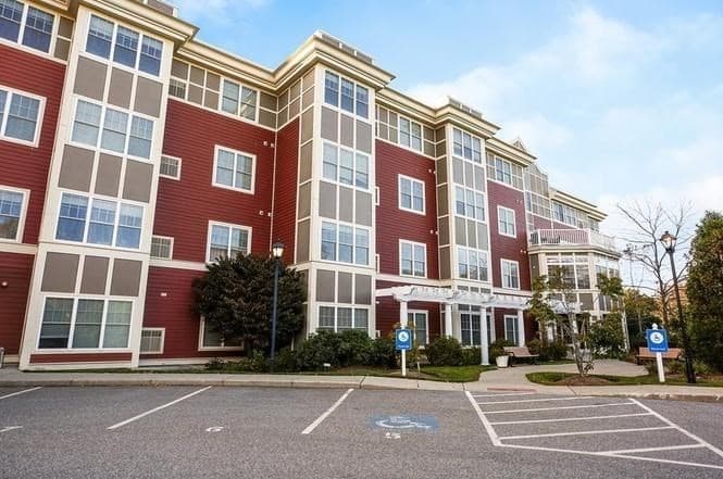 35 Commonwealth Ave # 110, Newton MA 02459