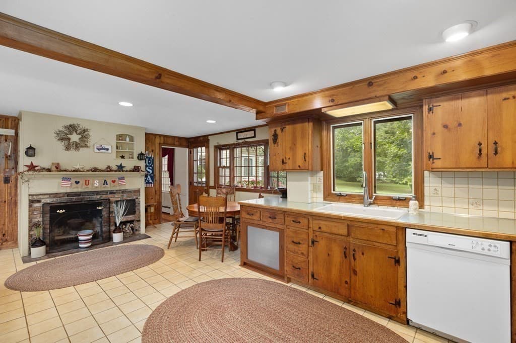 28 Spring Street, Hanson MA 02341 photo 5