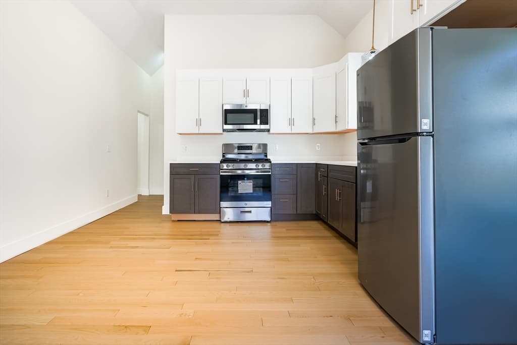 112 Hendrick, Providence RI 02908 photo 2