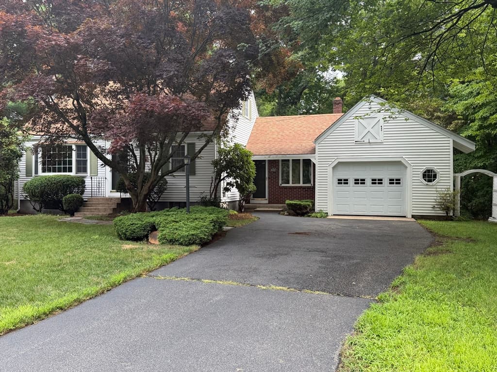 7 Wayne Dr, Foxboro MA 02035 photo 2