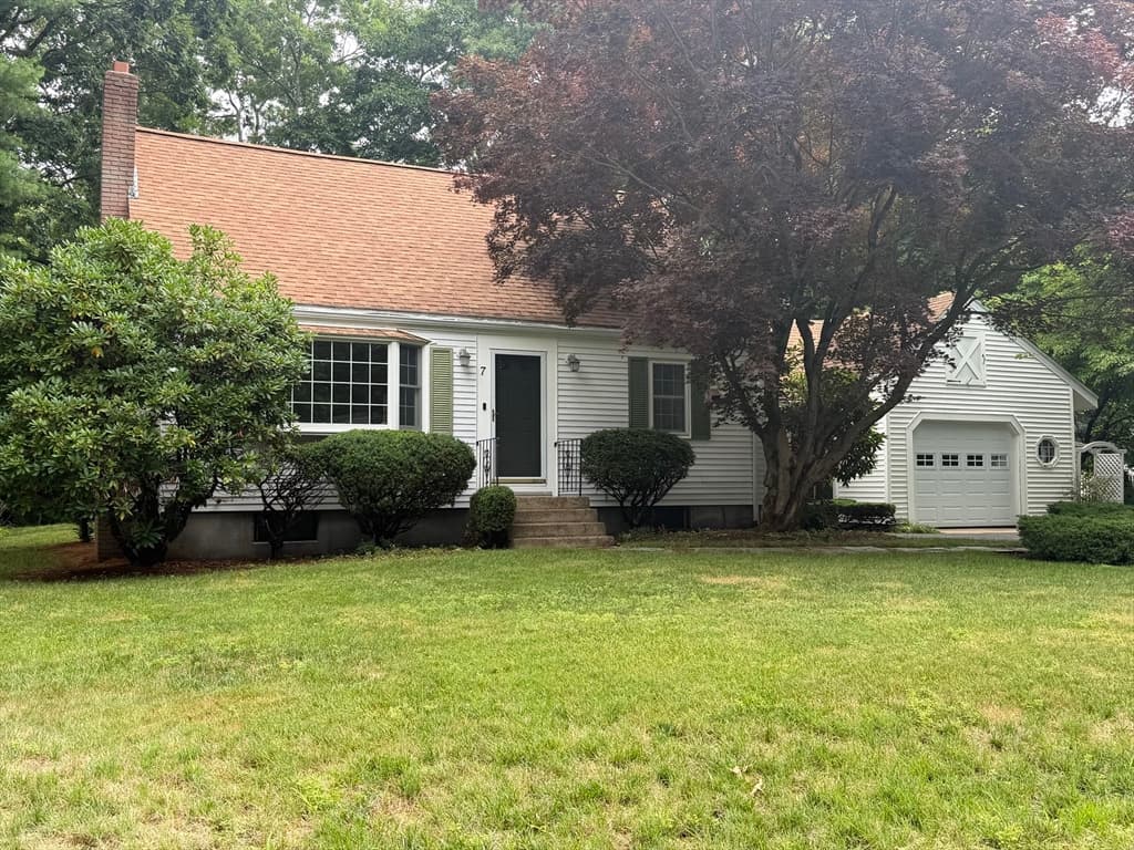 7 Wayne Dr, Foxboro MA 02035