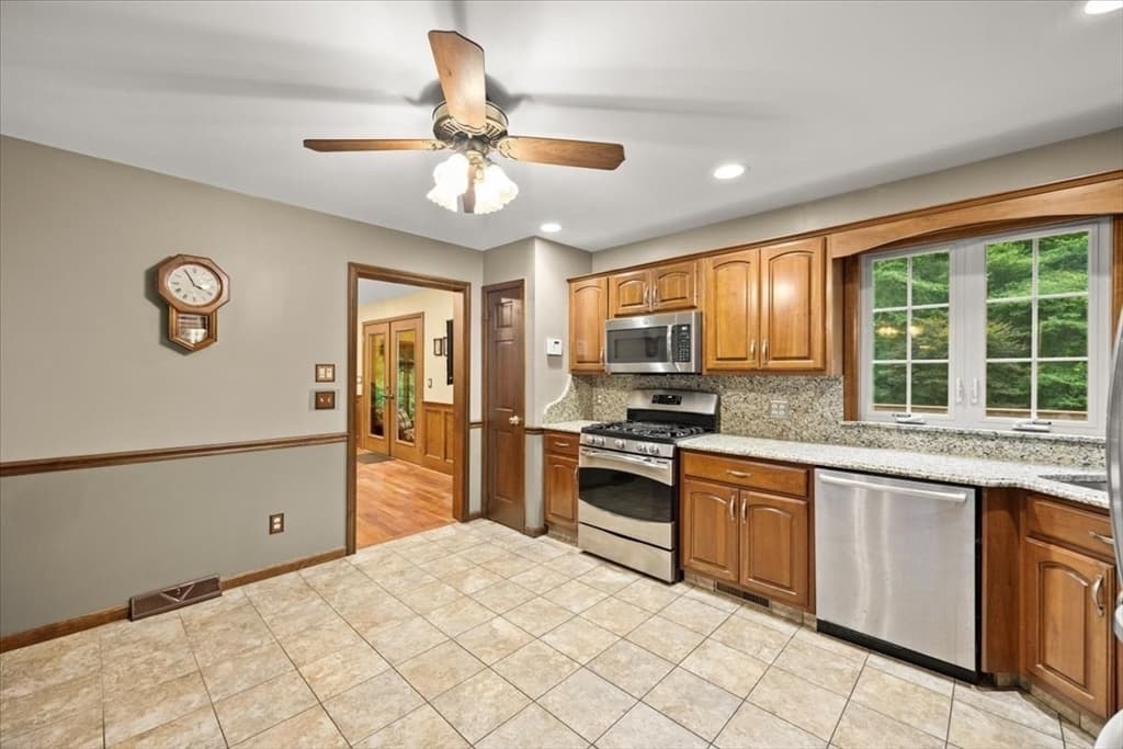 195 Colonial Dr, Somerset MA 02726 photo 27