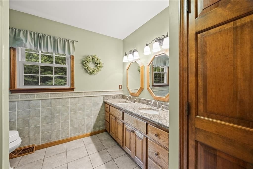 195 Colonial Dr, Somerset MA 02726 photo 34