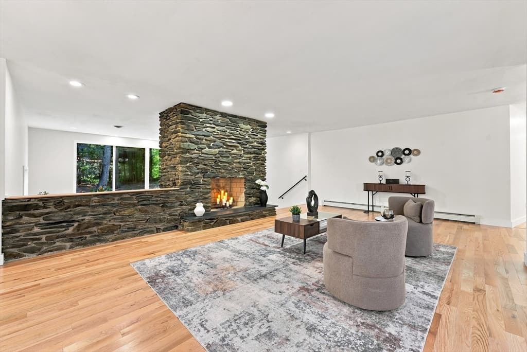 20 Longfellow Rd, Holyoke MA 01040 photo 5
