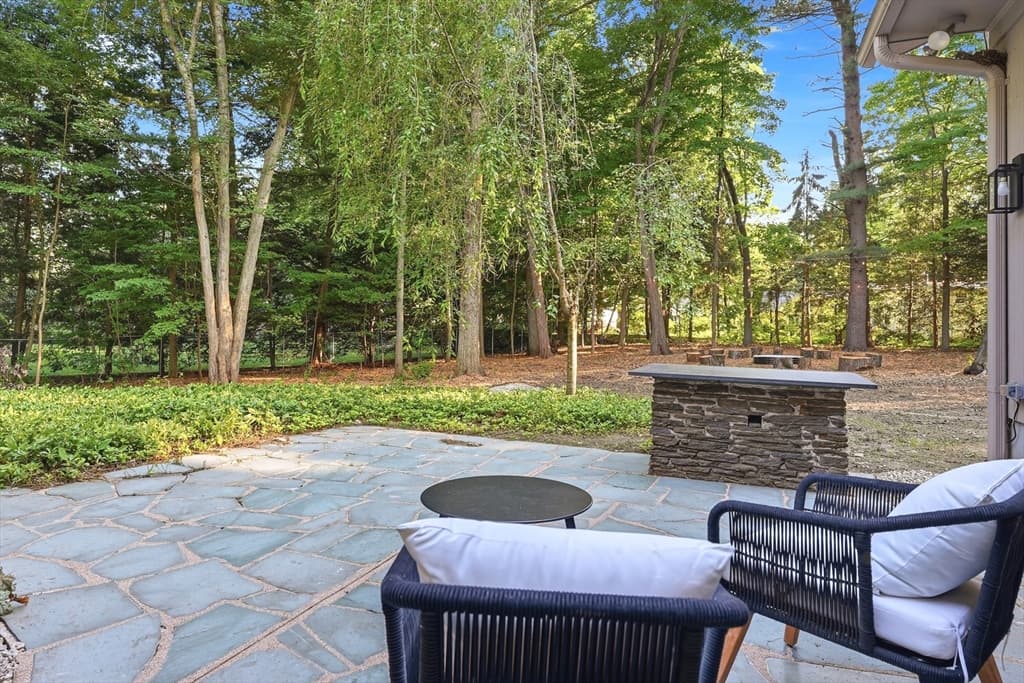 20 Longfellow Rd, Holyoke MA 01040 photo 37
