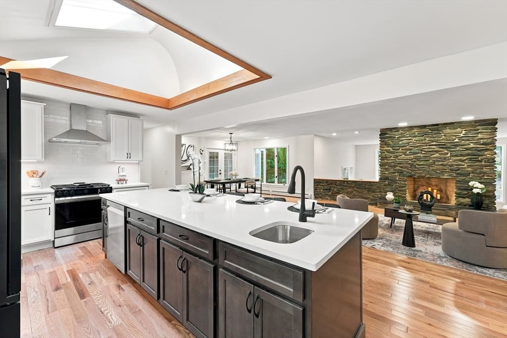20 Longfellow Rd, Holyoke MA 01040 photo 8