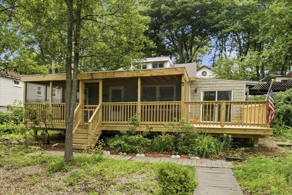7 Victoria Avenue, Rutland MA 01543