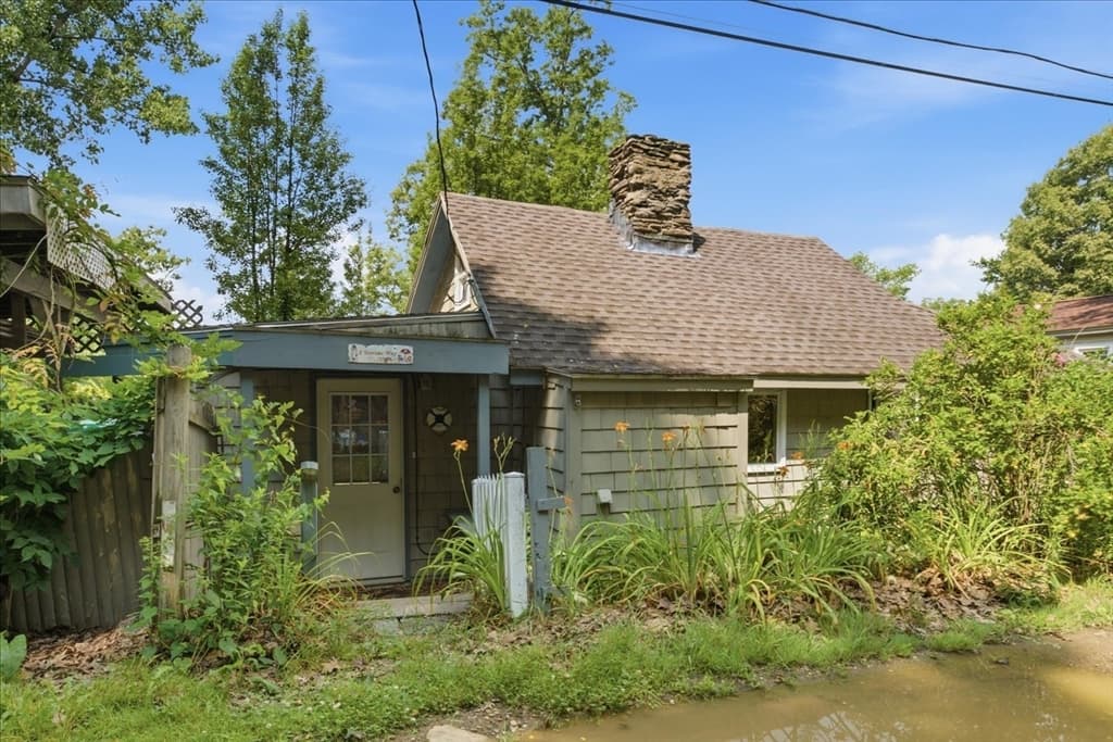 Single Family Residence at 7 Victoria Avenue, Rutland MA 01543, Rutland, photo 8 of 38
