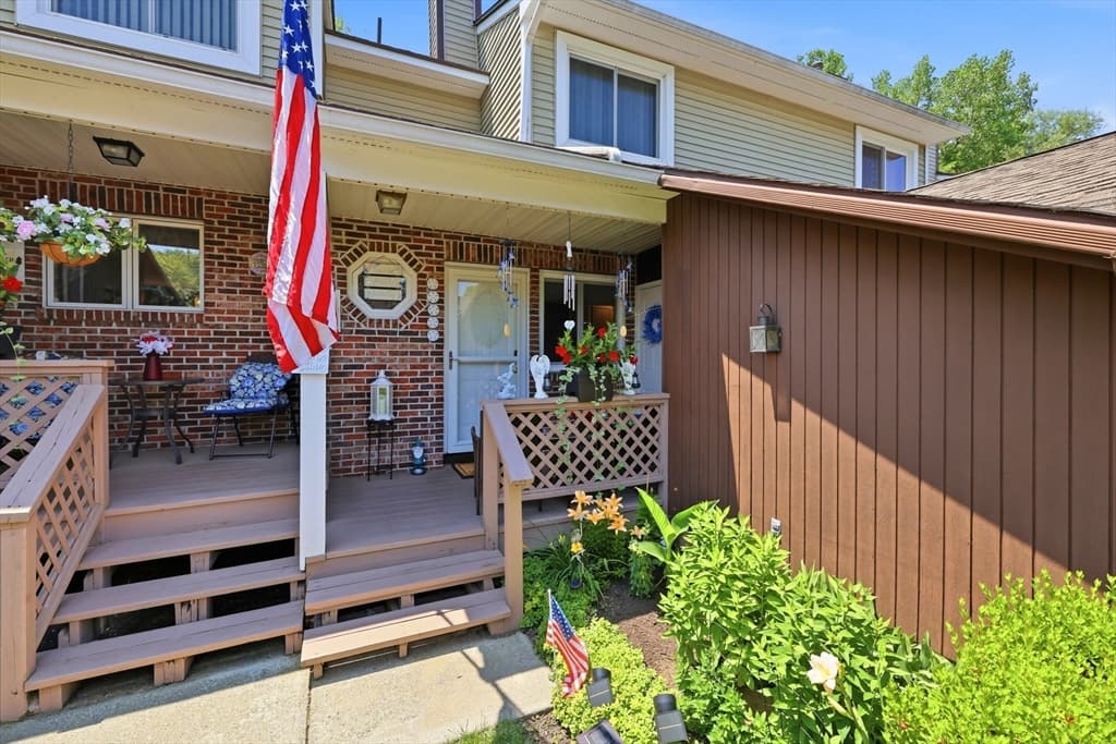 204 Brookfield Ln # 204, Agawam MA 01001