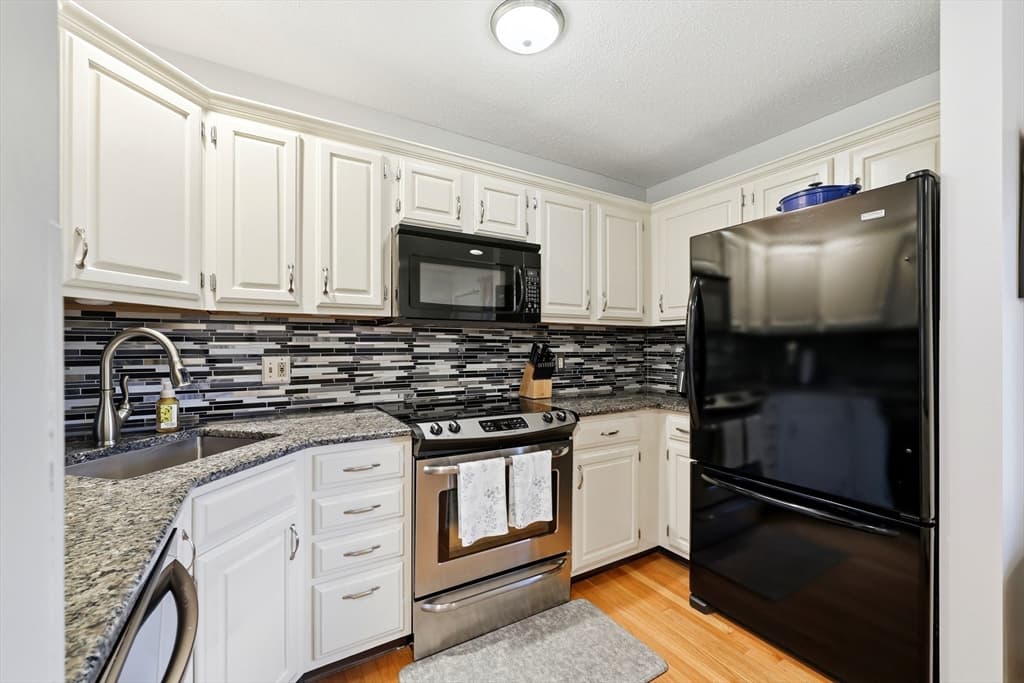 204 Brookfield Ln # 204, Agawam MA 01001 photo 9