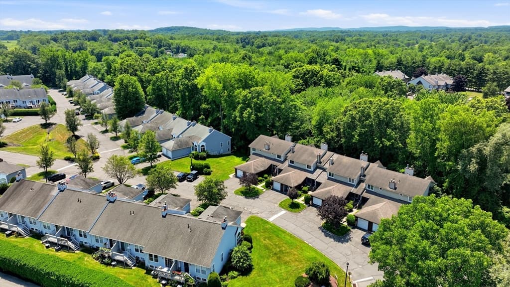 204 Brookfield Ln # 204, Agawam MA 01001 photo 4