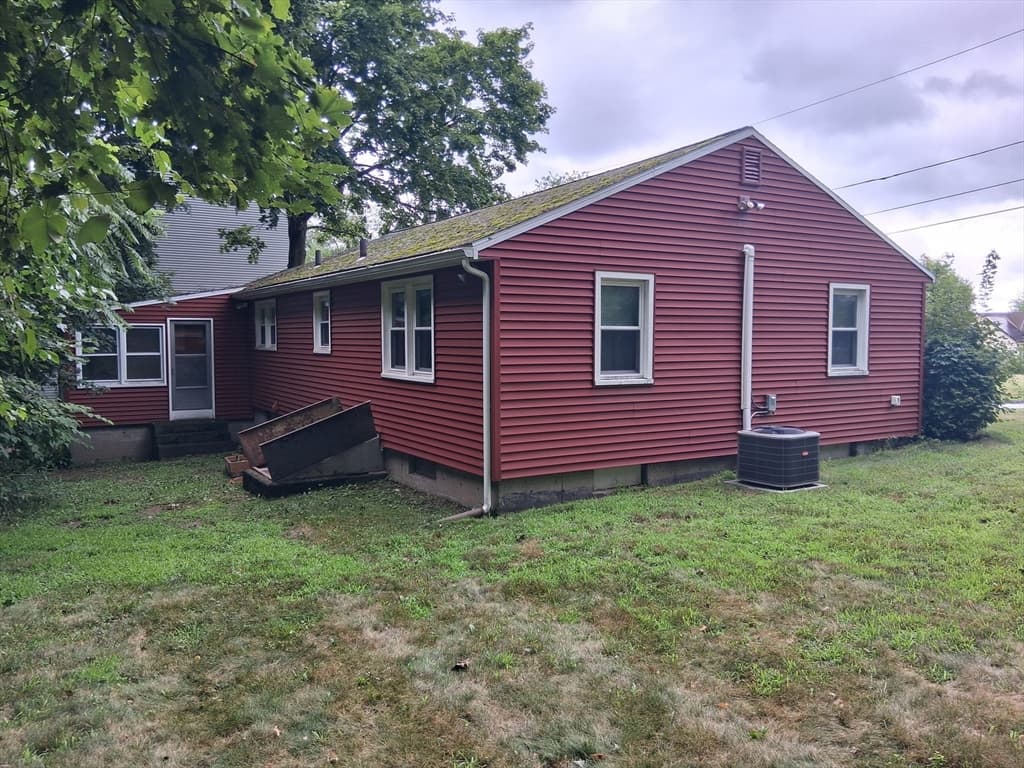 45 Erie Ave, Worcester MA 01605 photo 2