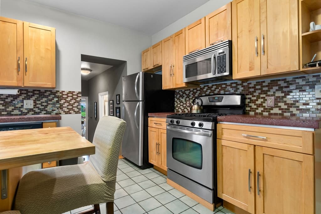 Condominium at 23 Chestnut St # 3L, Chelsea MA 02150, Chelsea, photo 6 of 27