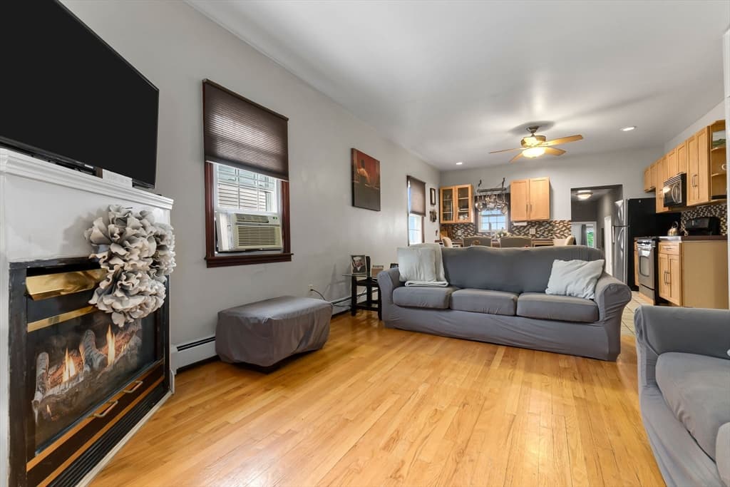 Condominium at 23 Chestnut St # 3L, Chelsea MA 02150, Chelsea, photo 12 of 27