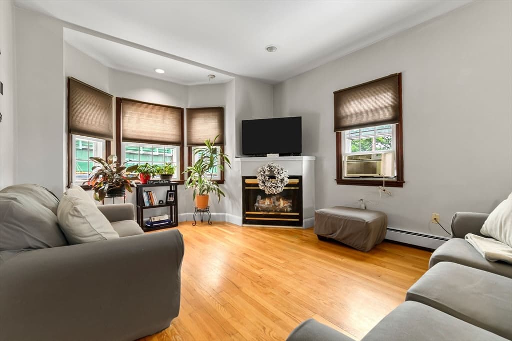 Condominium at 23 Chestnut St # 3L, Chelsea MA 02150, Chelsea, photo 11 of 27