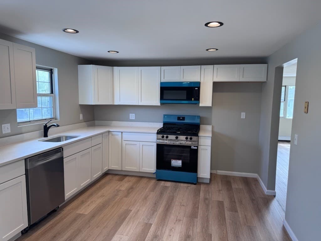 1099 River St # 3, Boston MA 02136