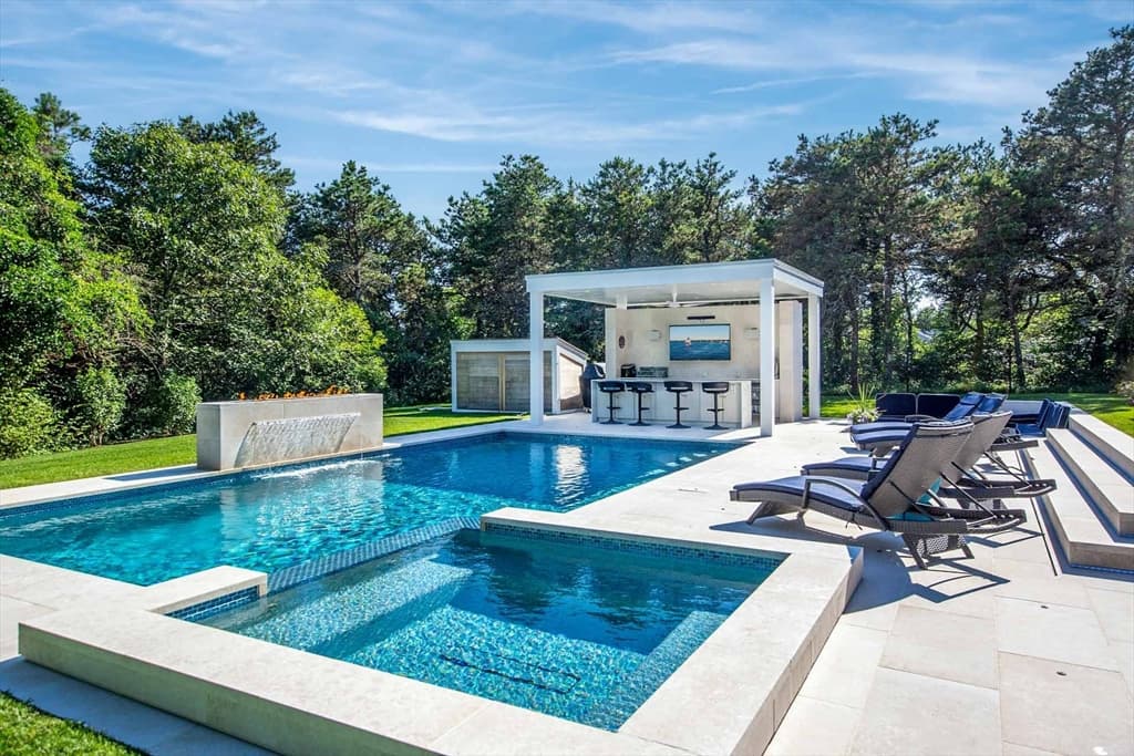 Single Family Residence at 7 Katama Dr, Edgartown MA 02539, Edgartown, photo 2 of 38