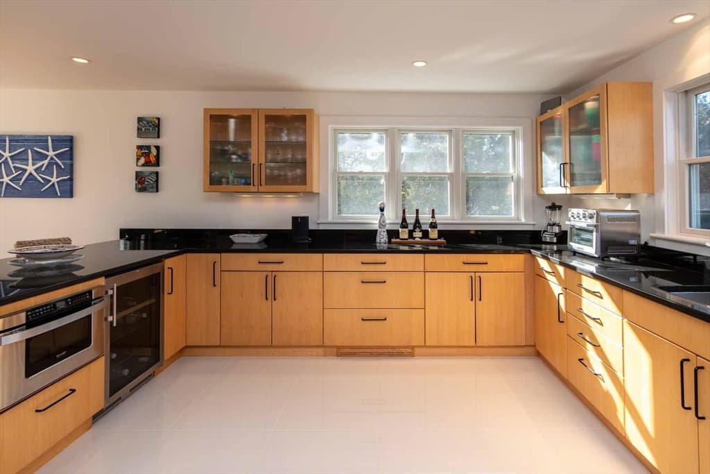 Single Family Residence at 7 Katama Dr, Edgartown MA 02539, Edgartown, photo 12 of 38