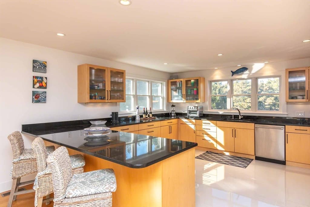Single Family Residence at 7 Katama Dr, Edgartown MA 02539, Edgartown, photo 11 of 38