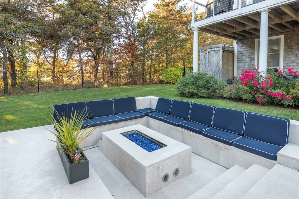 Single Family Residence at 7 Katama Dr, Edgartown MA 02539, Edgartown, photo 4 of 38